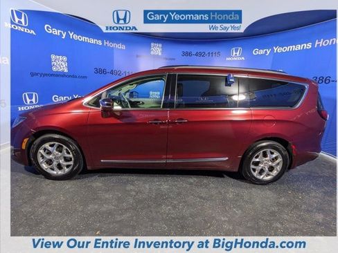Used 2018 Chrysler Pacifica Limited image 6