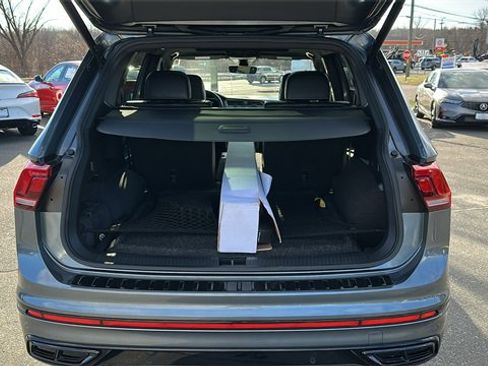 Used 2022 Volkswagen Tiguan SE R-Line image 24