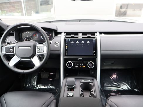 Certified 2025 Land Rover Discovery S AWD/4WD image 25