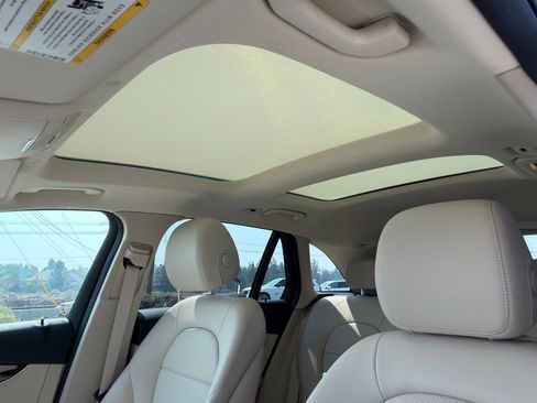 Used 2021 Mercedes-Benz GLC 300 4MATIC image 17