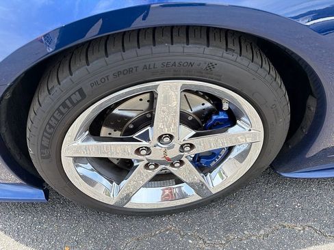 Used 2007 Chevrolet Corvette Coupe w/ Preferred Equipment Group RWD image 12