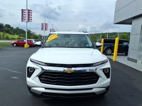 Used 2024 Chevrolet TrailBlazer LT w/ LT Cold Weather Package AWD/4WD image 3