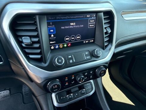 Used 2023 GMC Acadia SLE FWD image 17
