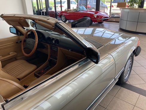 Used 1988 Mercedes-Benz 560 SL image 10