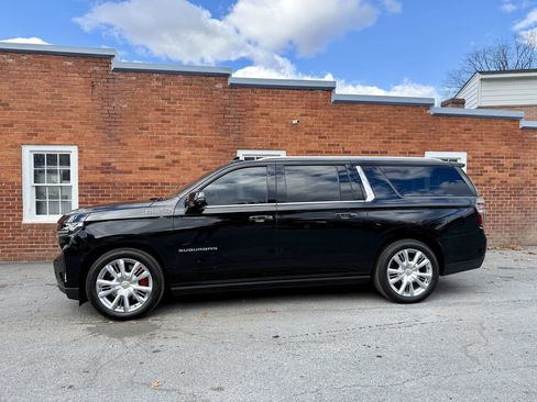 Used 2024 Chevrolet Suburban High Country image 2