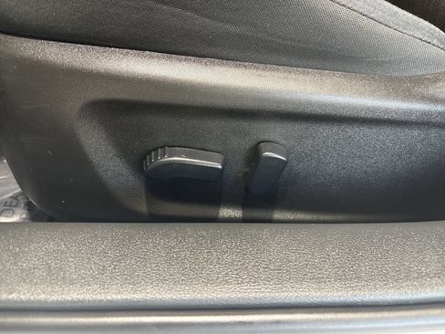 Used 2025 Nissan Altima 2.5 SV FWD image 12