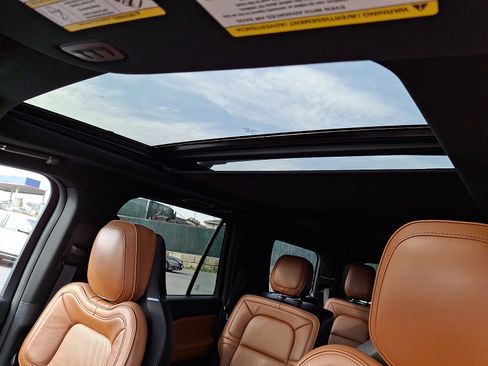 Used 2019 Lincoln Navigator Reserve w/ Cargo Package AWD/4WD image 15