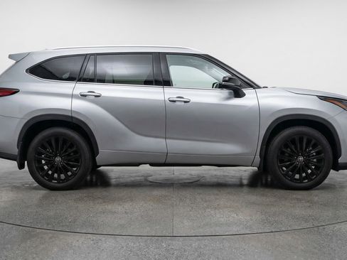 Used 2025 Toyota Highlander XSE AWD/4WD image 11