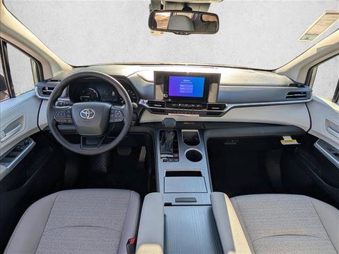 New 2026 Toyota Sienna LE image 14