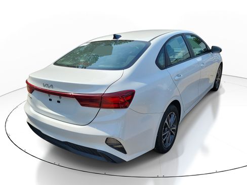 Used 2022 Kia Forte LXS w/ LXS Technology Package FWD image 6
