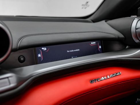 Used 2018 Ferrari GTC4Lusso AWD/4WD image 82