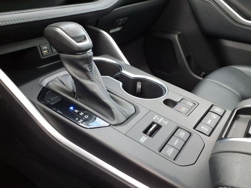 Used 2022 Toyota Highlander XLE image 22