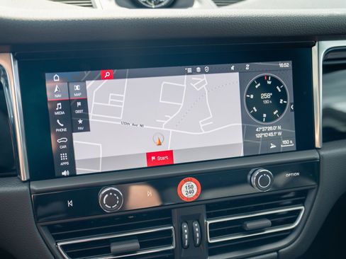 Certified 2026 Porsche Macan AWD/4WD image 17