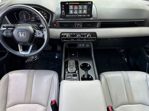 Used 2023 Honda Pilot Touring image 16