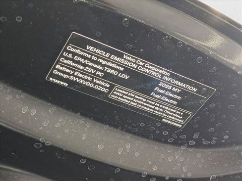 New 2025 Volvo EX30 Plus w/ Protection Package Premier image 18