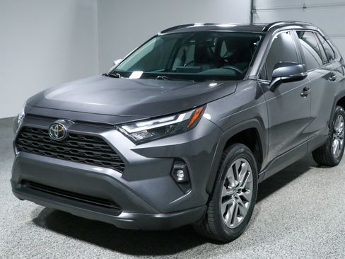 Used 2022 Toyota RAV4 XLE Premium FWD image 32