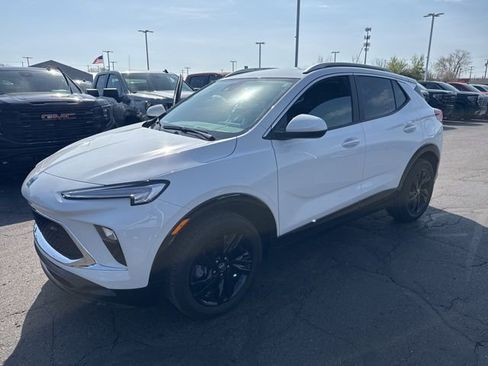 Used 2024 Buick Encore GX Sport Touring w/ Comfort Package FWD image 3