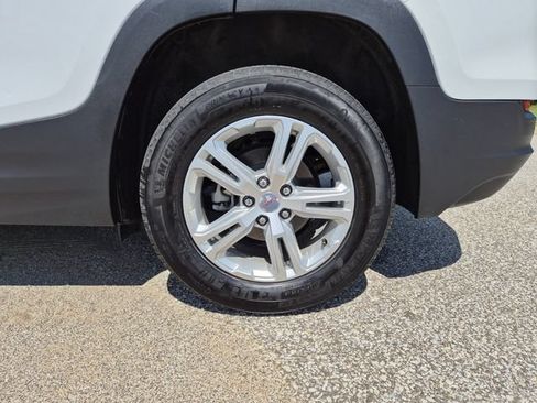 Used 2024 GMC Terrain SLE w/ Driver Convenience Package FWD image 10