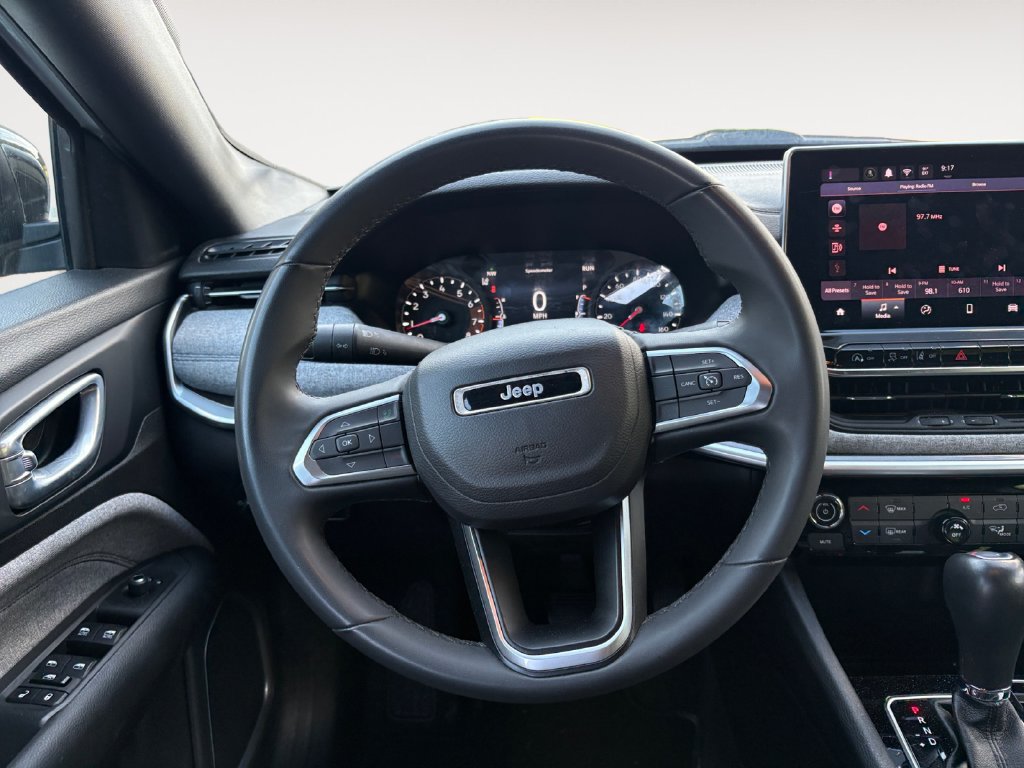 Used 2024 Jeep Compass Latitude AWD/4WD image 12