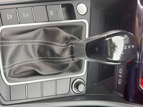 Used 2025 Volkswagen Jetta SEL FWD image 15