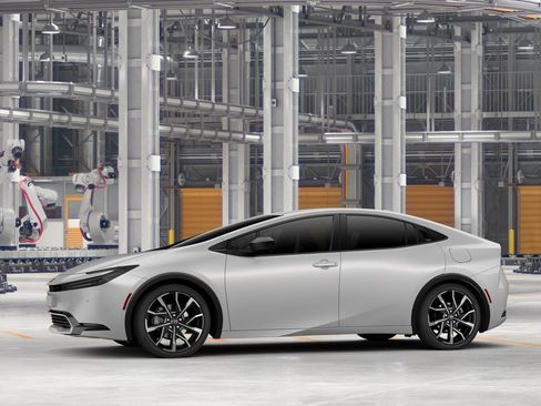 New 2026 Toyota Prius Plug-In Hybrid FWD image 3