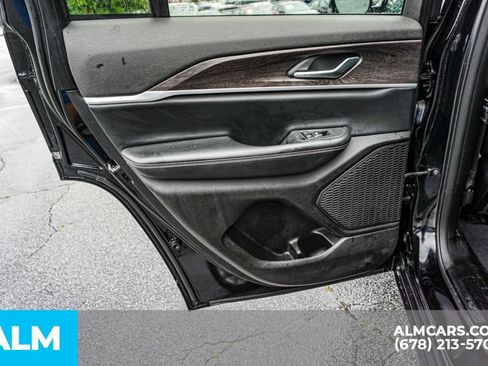 Used 2023 Jeep Grand Cherokee Limited AWD/4WD image 47