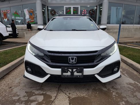 Used 2017 Honda Civic Sport Touring image 2