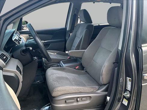 Used 2016 Honda Odyssey SE image 8