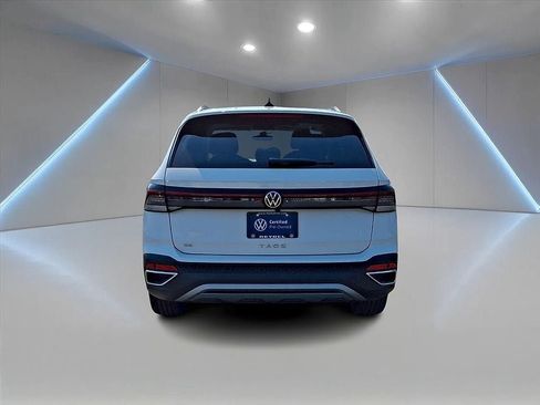 Certified 2025 Volkswagen Taos SE w/ Panoramic Sunroof Package FWD image 5