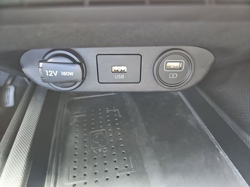 Used 2022 Hyundai Elantra Limited FWD image 28