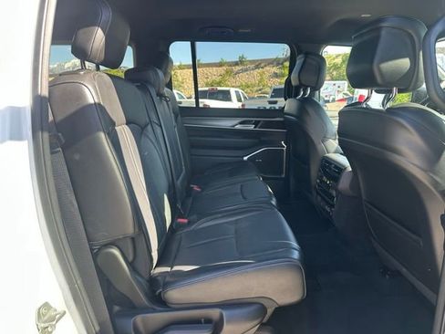 Used 2025 Jeep Wagoneer L 4WD image 18