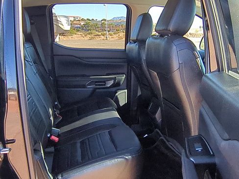 Used 2025 Ford Ranger Lariat w/ Black Appearance Package image 30