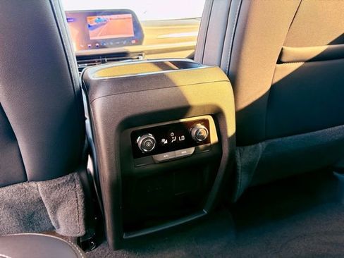 New 2026 Chevrolet Traverse LT image 11