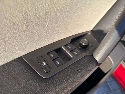 Used 2019 Volkswagen Tiguan S image 13