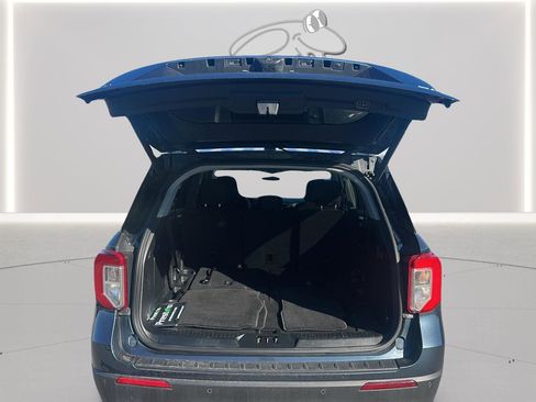 Used 2023 Ford Explorer XLT image 24