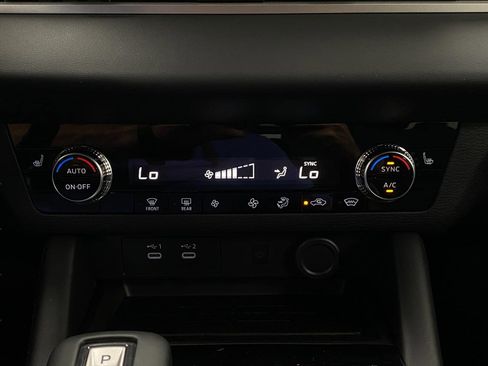 New 2025 Mitsubishi Outlander SE image 26