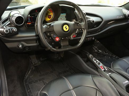 Used 2022 Ferrari F8 Tributo image 10
