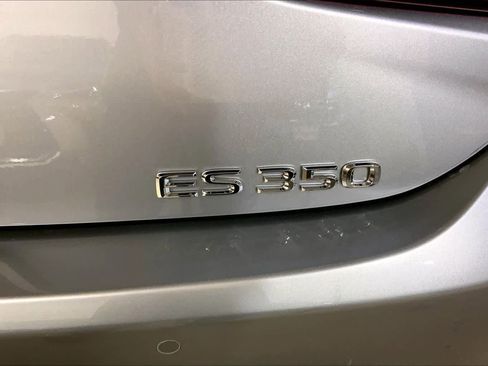 Used 2025 Lexus ES 350 w/ Premium Package image 9