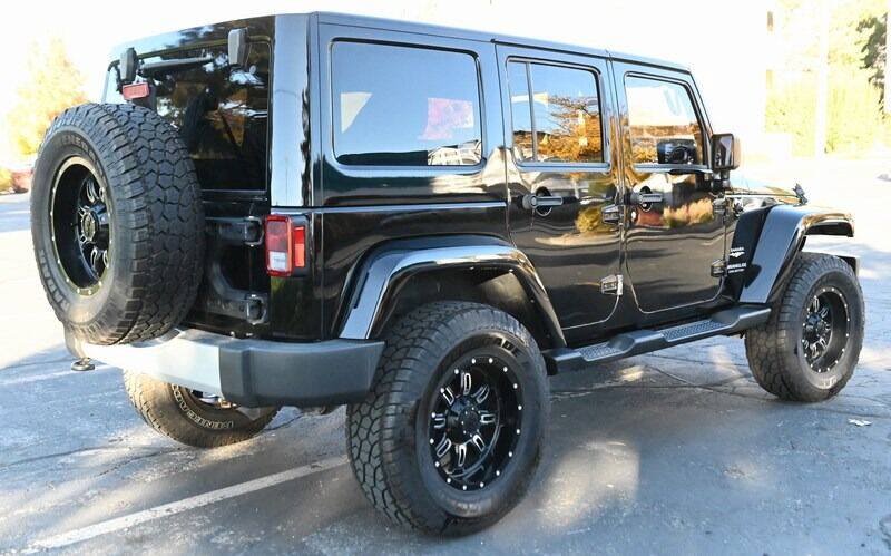 Used 2015 Jeep Wrangler Unlimited Sahara w/ Dual Top Group AWD/4WD image 12