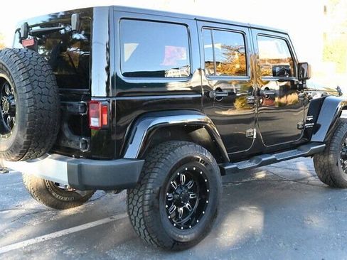 Used 2015 Jeep Wrangler Unlimited Sahara w/ Dual Top Group AWD/4WD image 12