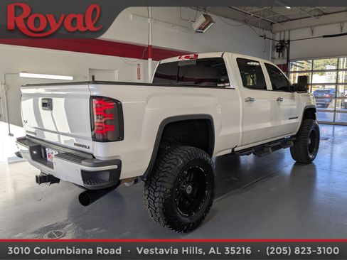 Used 2018 GMC Sierra 2500 Denali w/ Duramax Plus Package image 4