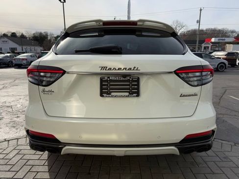 Used 2022 Maserati Levante Trofeo image 12