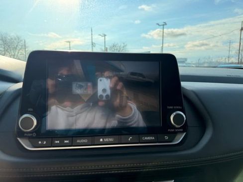 Used 2024 Nissan Rogue SV image 21