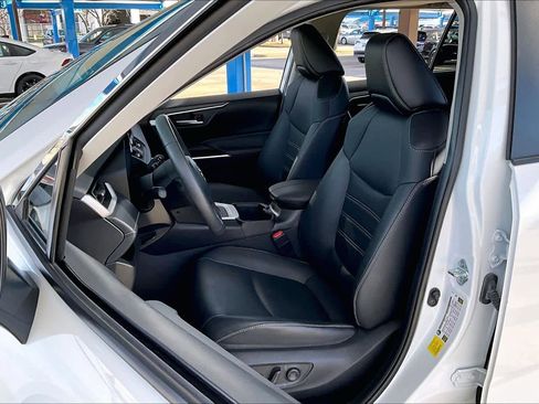 Used 2024 Toyota RAV4 XLE Premium image 8