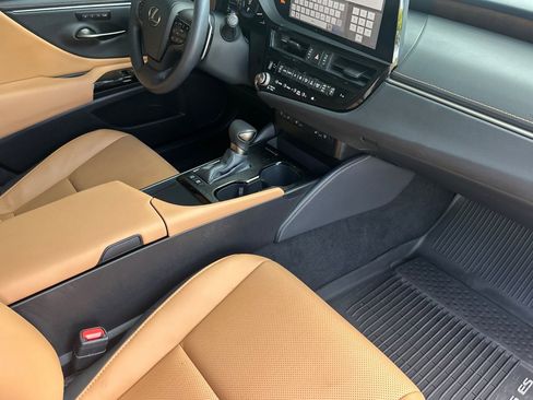 Used 2025 Lexus ES 300h w/ Premium Package image 19