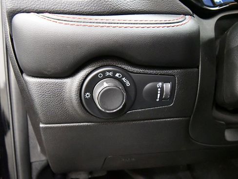 Used 2025 Dodge Durango GT AWD/4WD image 19