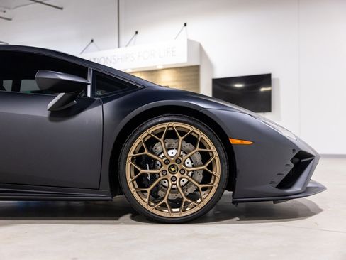 Used 2022 Lamborghini Huracan EVO RWD image 23