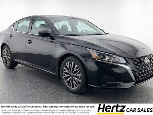Used 2025 Nissan Altima 2.5 SV image 1