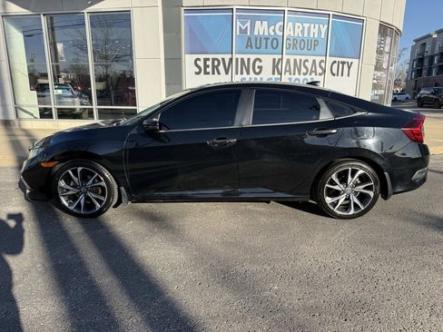 Used 2020 Honda Civic Touring image 2