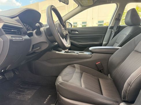 Used 2025 Nissan Altima 2.5 SV FWD image 27
